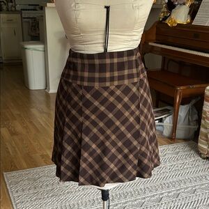 Plaid / Checkered Skirt. Wrap Style closure. dm for questions! pics are clipped